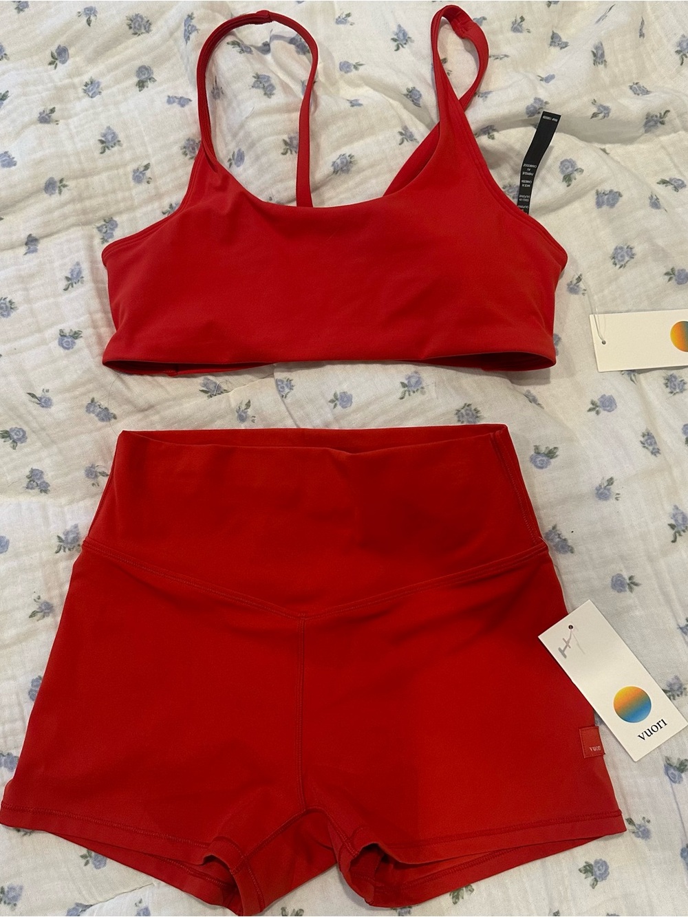 Vuori Workout Set in Crimson